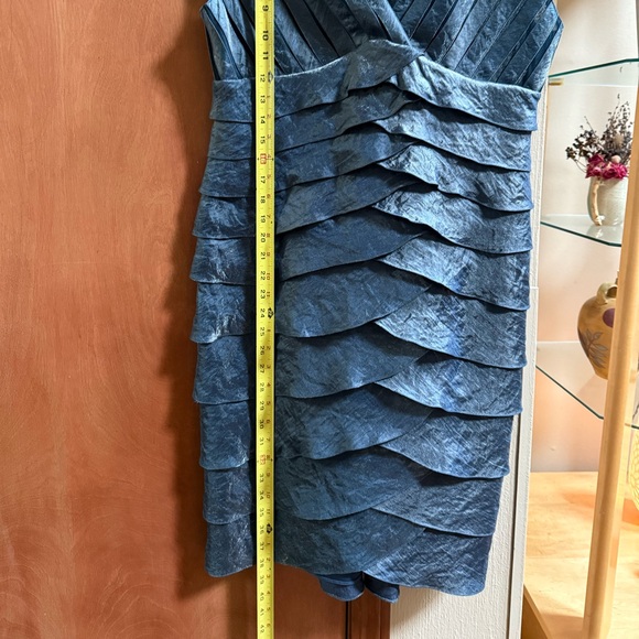 Ladies dress. - Picture 7 of 10